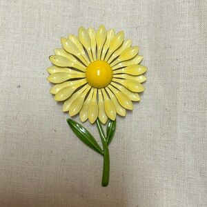 vintage daisy brooch pin
